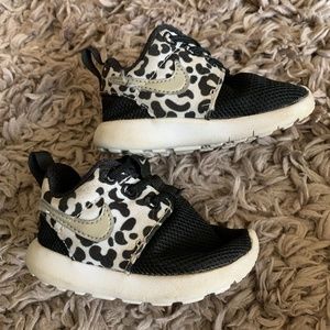 Nike 4C girls tennis shoes